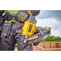 DeWALT DCN950N Accu constructie tacker enkelshot 18V XR Basic Body - 5902013967897 - DCN950N-XJ - Mastertools.nl