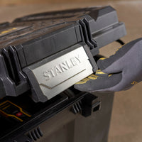 Stanley STST33090-1 Gereedschapskoffer One Touch 52L IP43 - 3253561330902 - STST33090-1 - Mastertools.nl