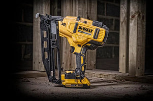 DeWALT DCN660D2 Accu Afwerktacker 16Ga 18V XR 2.0Ah in Koffer - 5035048558379 - DCN660D2-QW - Mastertools.nl