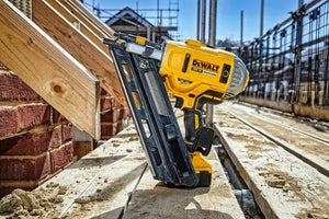 DeWALT DCN692P2 Accu Constructietacker 18V 5.0Ah XR Li-ion - 5035048467770 - DCN692P2-QW - Mastertools.nl