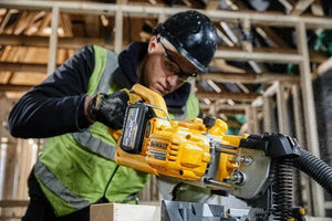 DeWALT DCS777T2 XR Flexvolt Afkortzaag 54V 6.0Ah Li-ion - 5054905003432 - DCS777T2-QW - Mastertools.nl