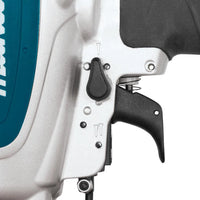 Makita AF601 8 bar Brad tacker (16 Ga) in koffer - 0088381822404 - AF601 - Mastertools.nl