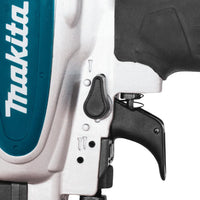 Makita AT638A 8 bar Nietmachine (Narrow Crown) in koffer - 0088381822411 - AT638A - Mastertools.nl