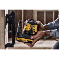 DeWALT DCLE34031D1 3x360° Compacte Kruislijnlaser Groen 18V 2.0Ah in Koffer - 5035048749616 - DCLE34031D1-QW - Mastertools.nl