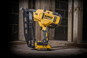 DeWALT DCN660P2 Accu Afwerktacker 16Ga 18V XR 5.0Ah in Koffer - 5035048558409 - DCN660P2-QW - Mastertools.nl