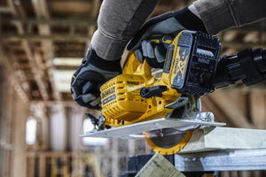 DeWALT DCS570P2 Accu Cirkelzaag 184mm 18V XR 5.0Ah in TSTAK - 5035048663080 - DCS570P2-QW - Mastertools.nl