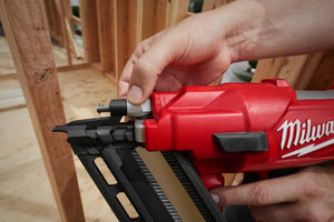 Milwaukee M18 FUEL™ FFNS-502C Accu Constructie Tacker enkelschot 18V 5.0Ah in koffer - 4933478302 - 4058546344795 - 4933478302 - Mastertools.nl