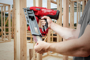 Milwaukee M18 FUEL™ FFNS-502C Accu Constructie Tacker enkelschot 18V 5.0Ah in koffer - 4933478302 - 4058546344795 - 4933478302 - Mastertools.nl